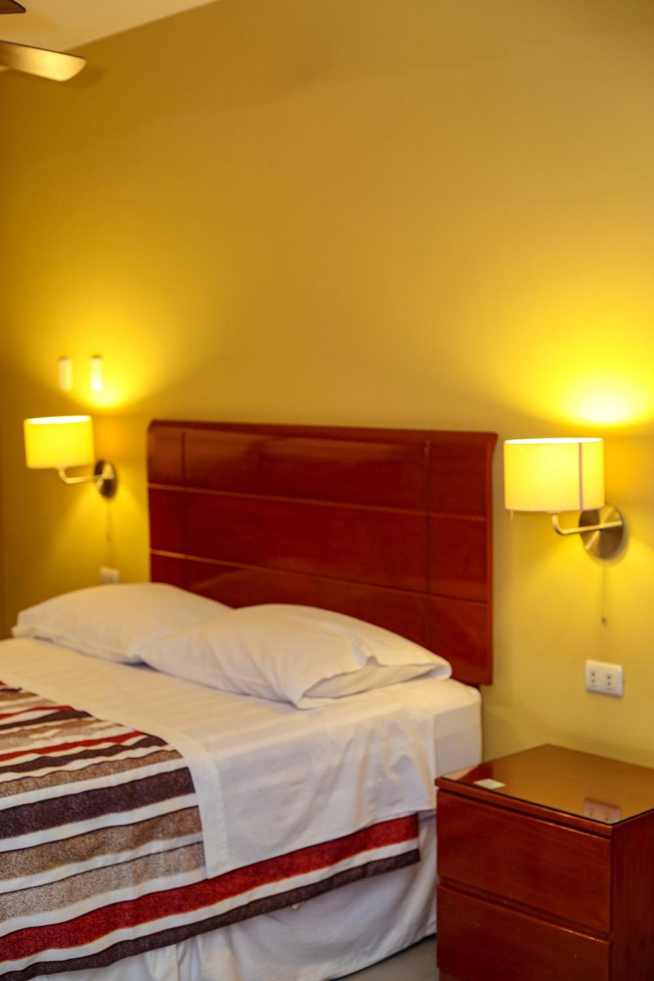 Apart Hotel El Canaveral 친차알타 외부 사진